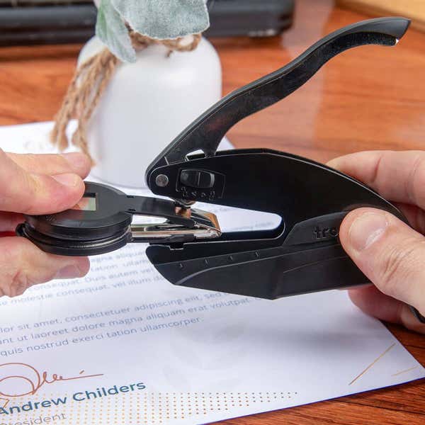 How to assemble the embosser 